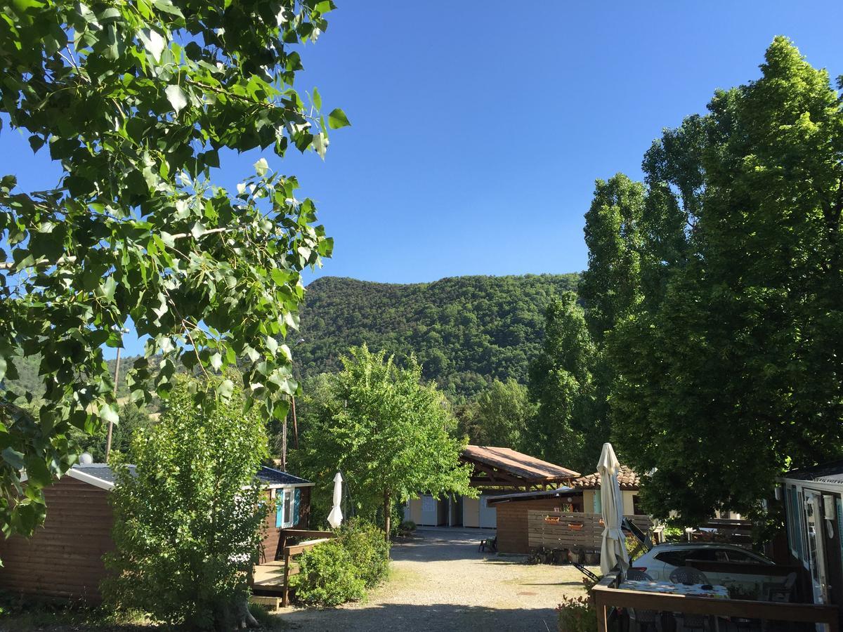 Les Chapelains Hotel Saillans  Exterior photo